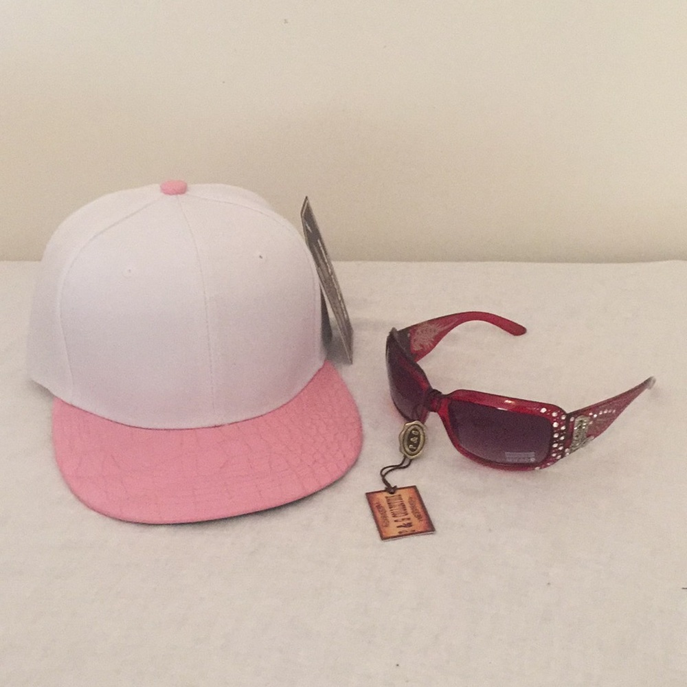 Pink snap back cap w/sunglasses